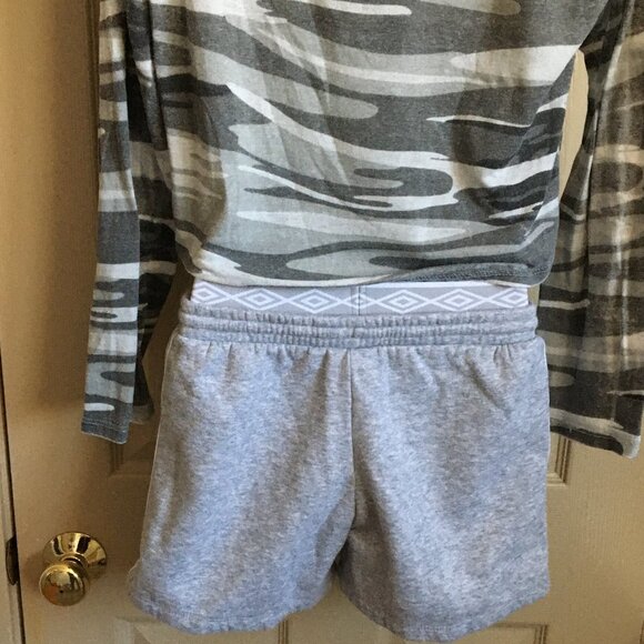 Umbro Athletic Shorts, Large (10-12), Cotton - Picture 7 of 7